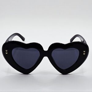 Heart-Shaped Shiny Black Sunglasses
